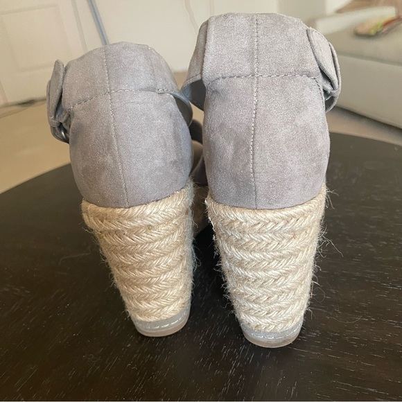 Universal Thread Wedges - Picture 3 of 9